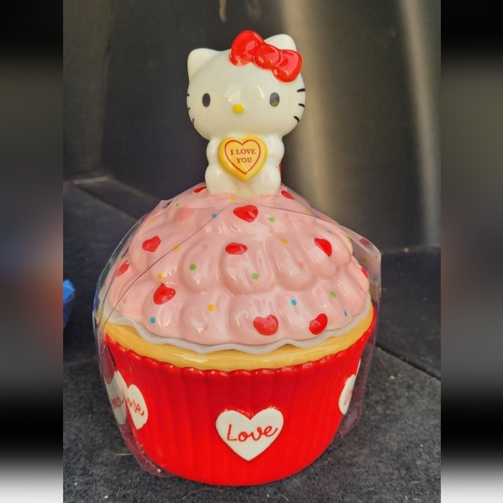 Hello Kitty Valentine Day Cupcake Ceramic